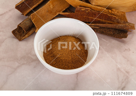 Natural Cinnamon powder with sticks Natural Cinnamon powder with sticks 111674809