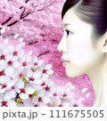 桜と女性 111675505