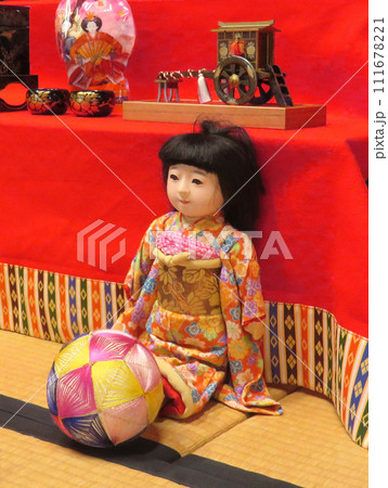 女の子の日本人形 女の子の日本人形 111678221