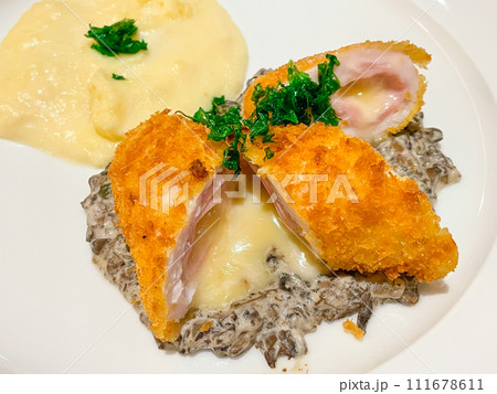 鶏肉料理の最高峰・コルドンブルー 111678611