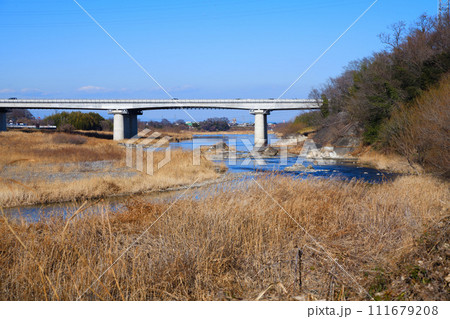 温かい冬の日 荒川本流の冬景色 関越道花園インター付近 温かい冬の日 荒川本流の冬景色 関越道花園インター付近 111679208