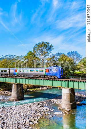 石北本線(東雲-上川) 石狩川を渡る特急オホーツク 石北本線(東雲-上川) 石狩川を渡る特急オホーツク 111679342