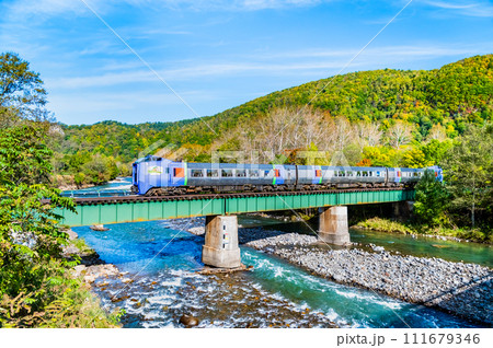 石北本線(東雲-上川) 石狩川を渡る特急オホーツク 石北本線(東雲-上川) 石狩川を渡る特急オホーツク 111679346