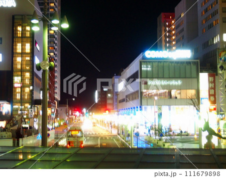 豊田市駅前の夜景風景 豊田市駅前の夜景風景 111679898