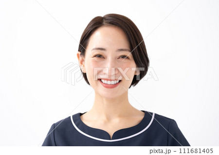 制服　女性　証明写真 111681405