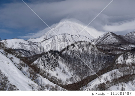 絶景冬の羅臼岳 111681487
