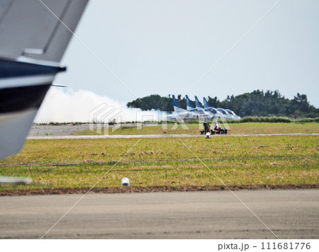 福岡県航空自衛隊芦屋基地航空祭のブルーインパルス 福岡県航空自衛隊芦屋基地航空祭のブルーインパルス 111681776
