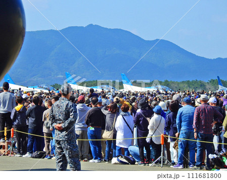 福岡県航空自衛隊芦屋基地航空祭のブルーインパルス 111681800
