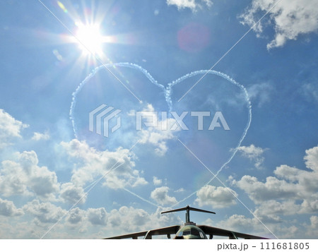 福岡県航空自衛隊芦屋基地航空祭でハートを作るブルーインパルス 福岡県航空自衛隊芦屋基地航空祭でハートを作るブルーインパルス 111681805