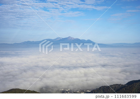 雲海の都城盆地 雲海の都城盆地 111683599