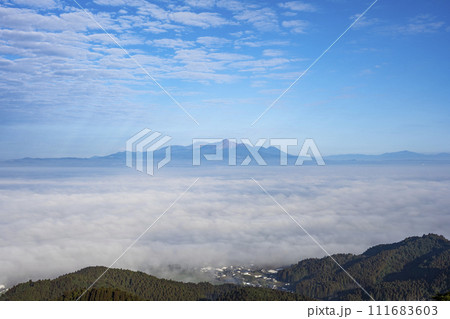 雲海の都城盆地 雲海の都城盆地 111683603