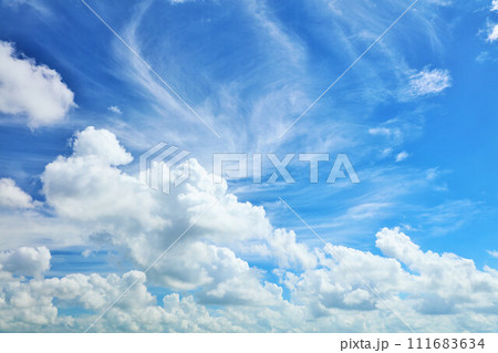 夏の青空と雲 夏の青空と雲 111683634