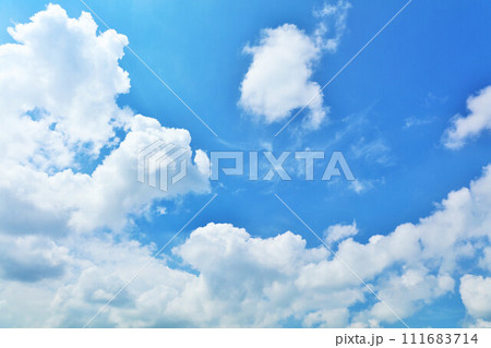 夏の青空と雲 夏の青空と雲 111683714