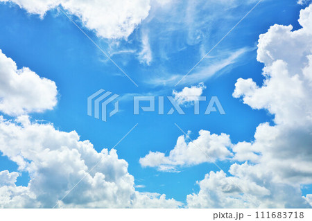 夏の青空と雲 夏の青空と雲 111683718