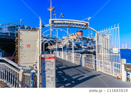 神奈川県 横浜市 山下公園前に係留されている氷川丸 神奈川県 横浜市 山下公園前に係留されている氷川丸 111683819