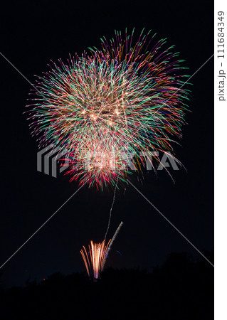 日本の夏の風物詩 打ち上げ花火(深谷花火大会) 日本の夏の風物詩 打ち上げ花火(深谷花火大会) 111684349