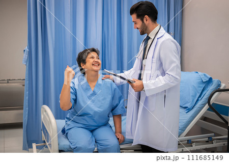 doctor consulting senior old patient filling form consultation in hospital doctor consulting senior old patient filling form consultation in hospital 111685149
