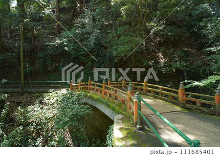 四国の香川県にある通称こんぴらさん。金刀比羅宮への参拝 111685401