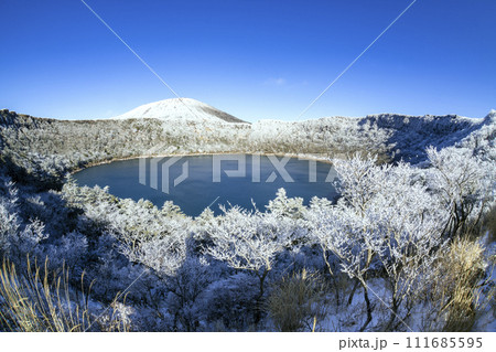 雪の大浪池 111685595