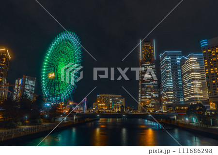 女神橋から見たみなとみらいの夜景 女神橋から見たみなとみらいの夜景 111686298