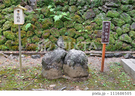 松尾大社の摂社 月読神社 願掛け陰陽石(京都市西京区) 松尾大社の摂社 月読神社 願掛け陰陽石(京都市西京区) 111686505