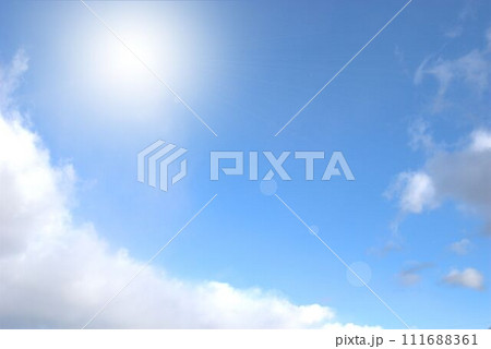 爽やかな青空と太陽 111688361
