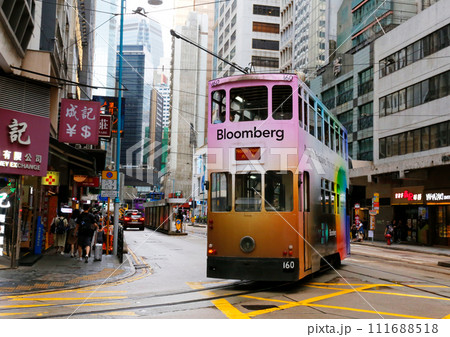 香港の庶民の足「トラム」（路面電車）英国植民地時代から走り続ける香港庶民の足 111688518