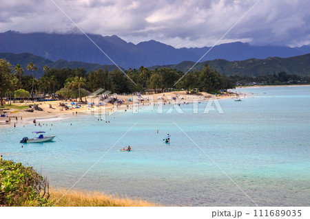 展望スポットから眺めるハワイのカラマビーチの絶景 展望スポットから眺めるハワイのカラマビーチの絶景 111689035