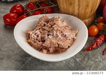 Canned tuna fish for salad 111690173