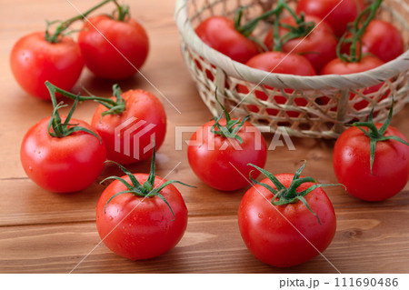 新鮮なトマト 111690486