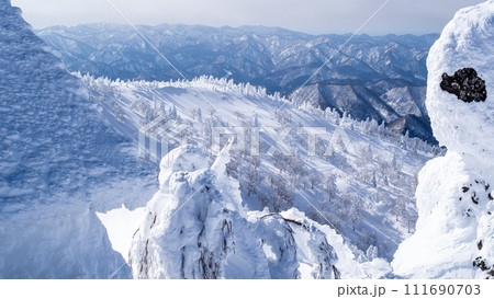 快晴の森吉山冬の絶景 秋田県 快晴の森吉山冬の絶景 秋田県 111690703