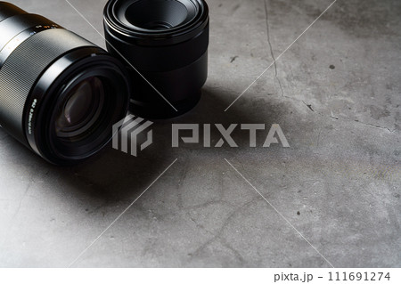 カメラの交換レンズ 111691274
