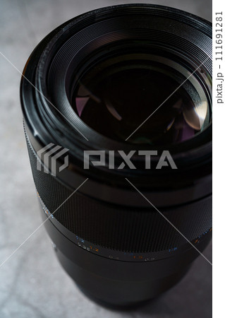 カメラの交換レンズ 111691281
