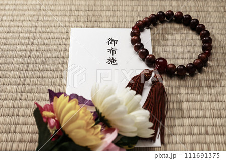 お布施と数珠 お布施と数珠 111691375