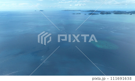 インドネシアコモド国立公園のケロール島から絶景を空撮027 インドネシアコモド国立公園のケロール島から絶景を空撮027 111691638