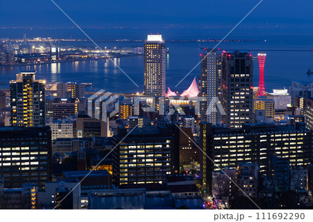 諏訪山公園から眺める神戸の夜景　神戸市中央区にて 111692290