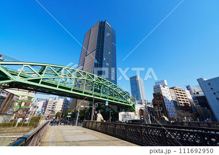 東京 神田の風景 昌平橋交差点と松住町架道橋 東京 神田の風景 昌平橋交差点と松住町架道橋 111692950