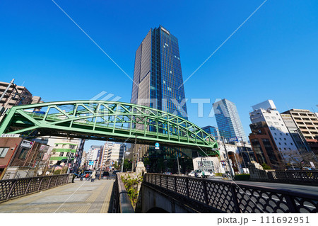 東京 神田の風景 昌平橋交差点と松住町架道橋 東京 神田の風景 昌平橋交差点と松住町架道橋 111692951