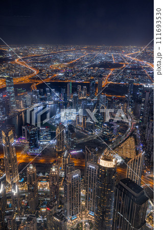ダウンタウンドバイの夜景 111693530