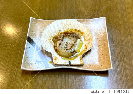 【青森県】ホタテの直火焼き（バターのせ） 111694037
