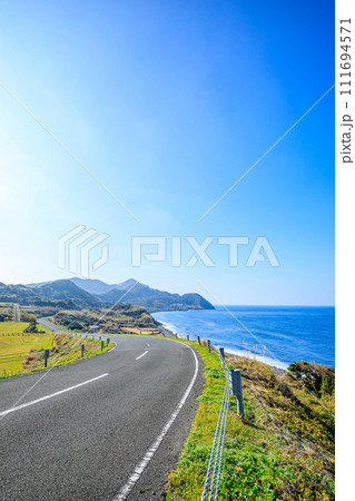 冬の生月サンセットウェイ 長崎県平戸市 冬の生月サンセットウェイ 長崎県平戸市 111694571