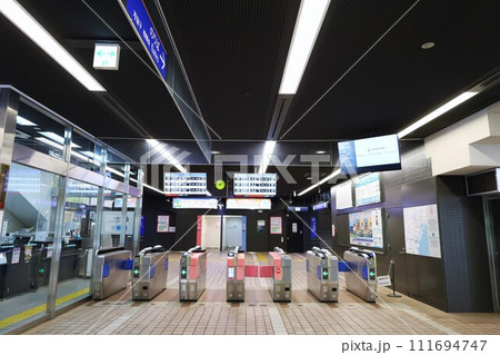 【横浜市】相鉄線 緑園都市駅の改札口 111694747