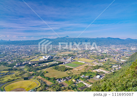 【魚見岳展望台より指宿市内を一望】 鹿児島県指宿市東方 【魚見岳展望台より指宿市内を一望】 鹿児島県指宿市東方 111695007