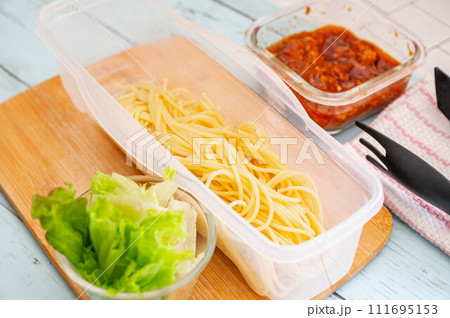 レンジで作るミートソーススパゲティ 111695153