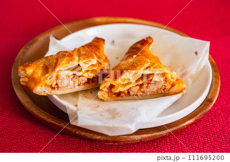 自家製のミートパイ 111695200