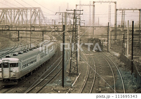 昭和45年蒸気機関車と電車の併走 鶴見 横浜市 神奈川県 昭和45年蒸気機関車と電車の併走 鶴見 横浜市 神奈川県 111695343
