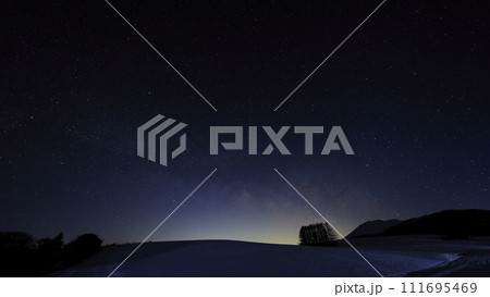 カラマツの丘に昇るサソリ座 111695469