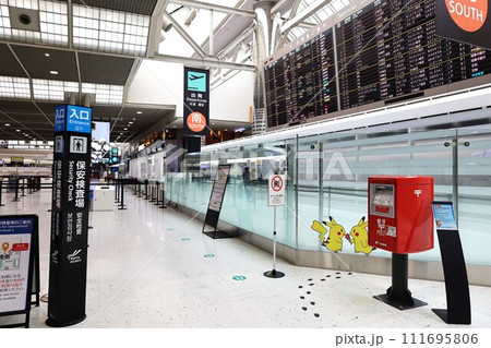 【千葉県】成田空港　保安検査場入口 111695806