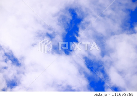 雲のある青空 雲のある青空 111695869