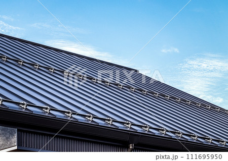 建物パーツ ガルバリウム鋼板の屋根と雪持ち 建物パーツ ガルバリウム鋼板の屋根と雪持ち 111695950